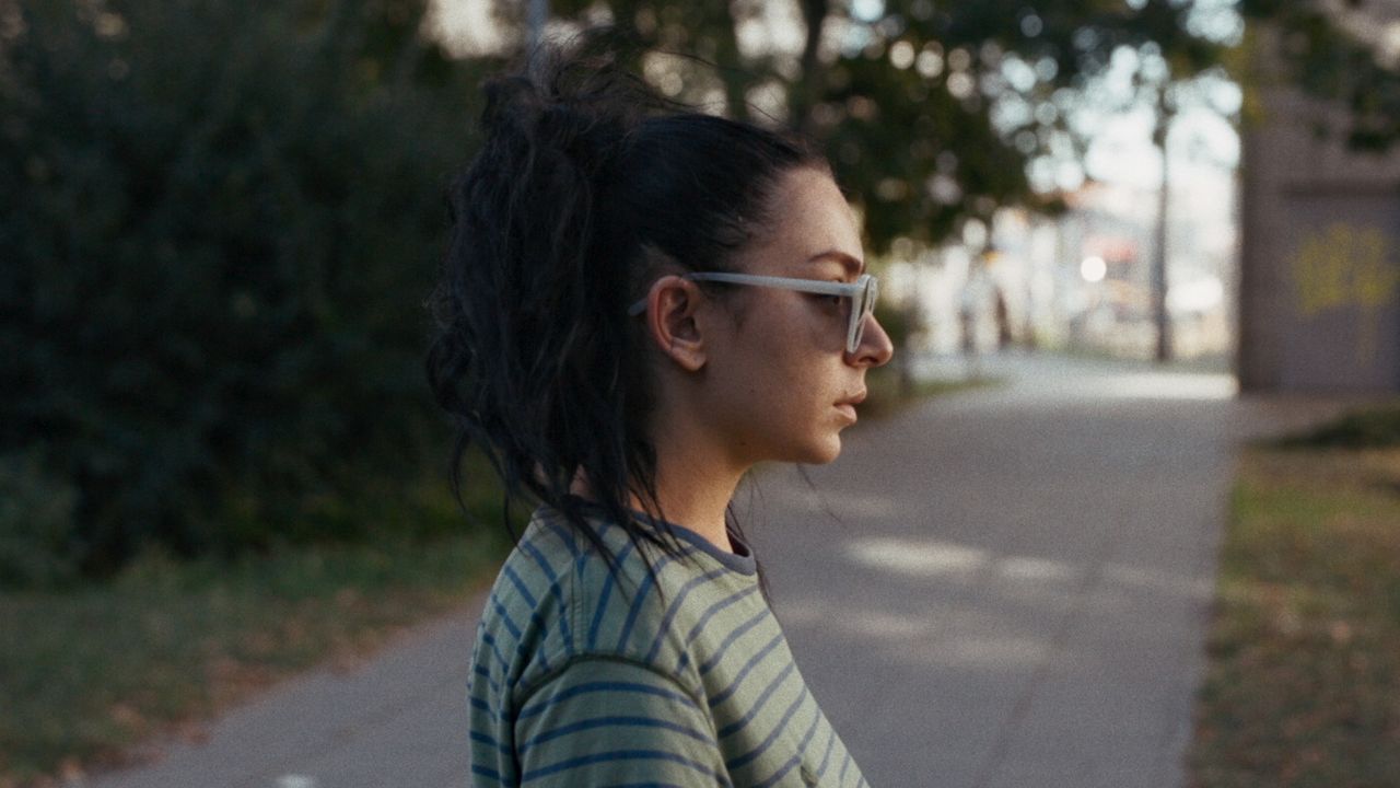 Charli XCX passe de la scène au grand écran : plongée dans "Eruption"