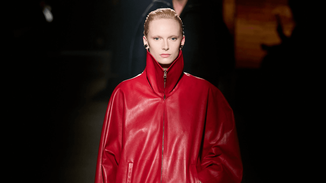Balenciaga révolutionne la mode en investissant dans Substack